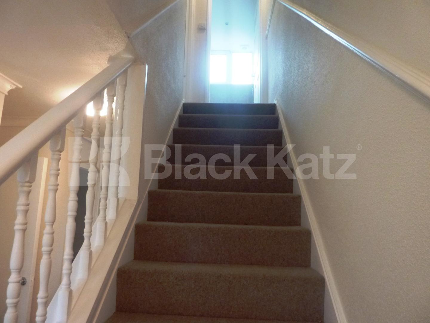 			NEW INSTRUCTION!, 3 Bedroom, 1 bath, 1 reception Flat			 Hornsey Lane, ARCHWAY / CROUCH HILL